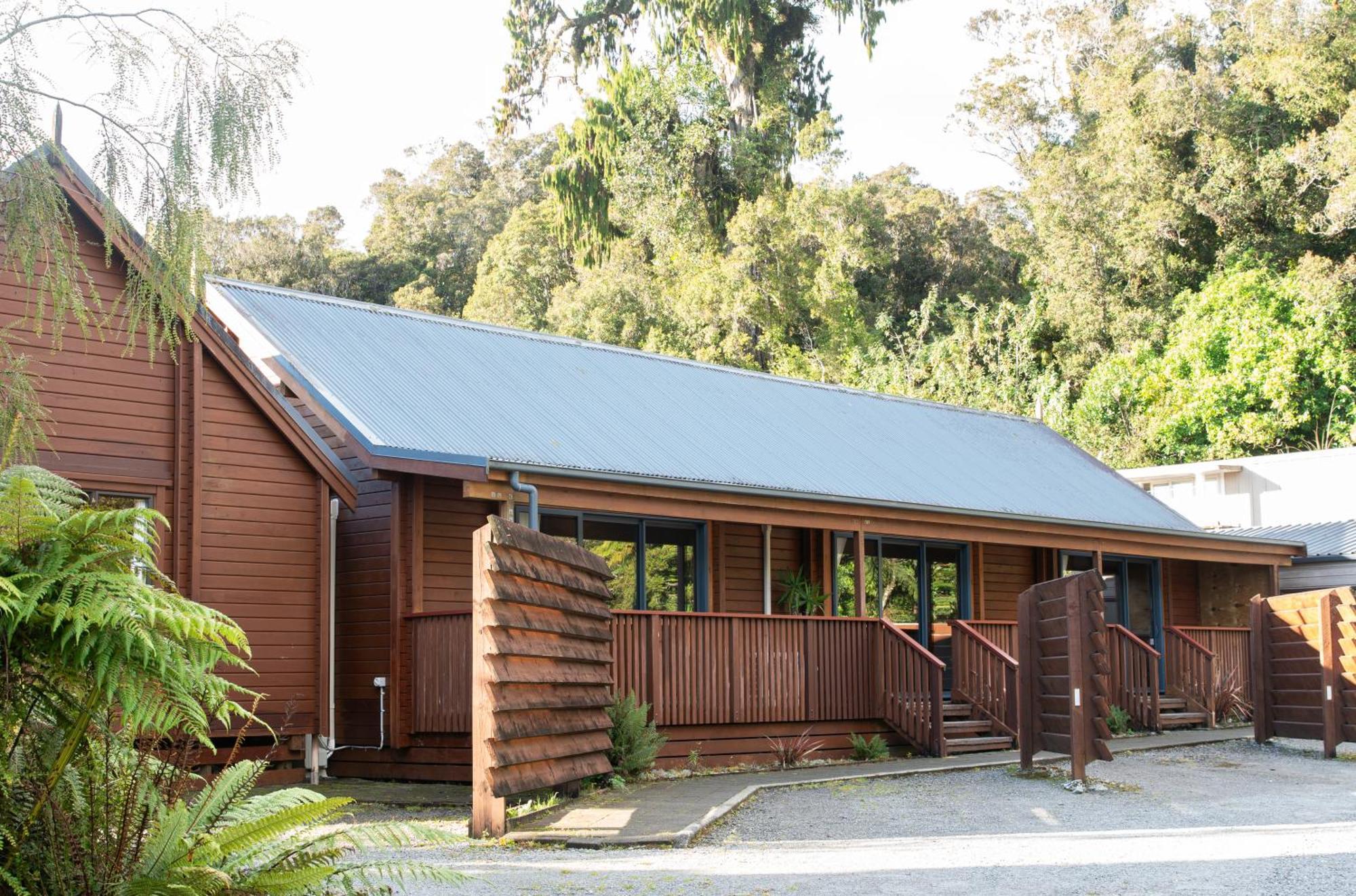 Fox Glacier Lodge Exterior photo